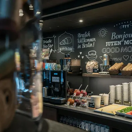 Motel One Berlin-Alexanderplatz-2